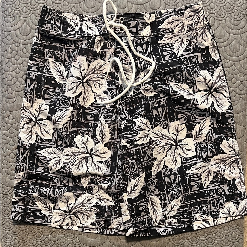 Men's Black and White Floral Cargo Shorts